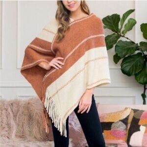 NWT Riah Fashion One Size Two Toned Poncho With Fringe